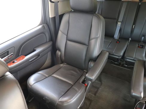 Used 2012 Chevrolet Suburban LTZ RWD image 23