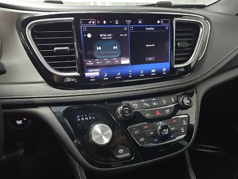 Used 2022 Chrysler Pacifica Limited w/ S Appearance Package image 25