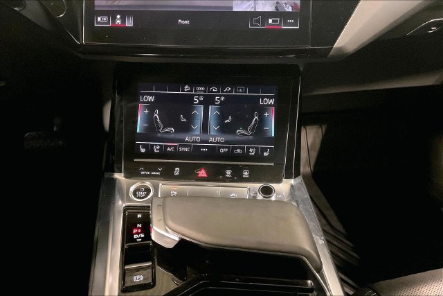 Used 2024 Audi Q8 e-tron Premium Plus AWD/4WD image 32