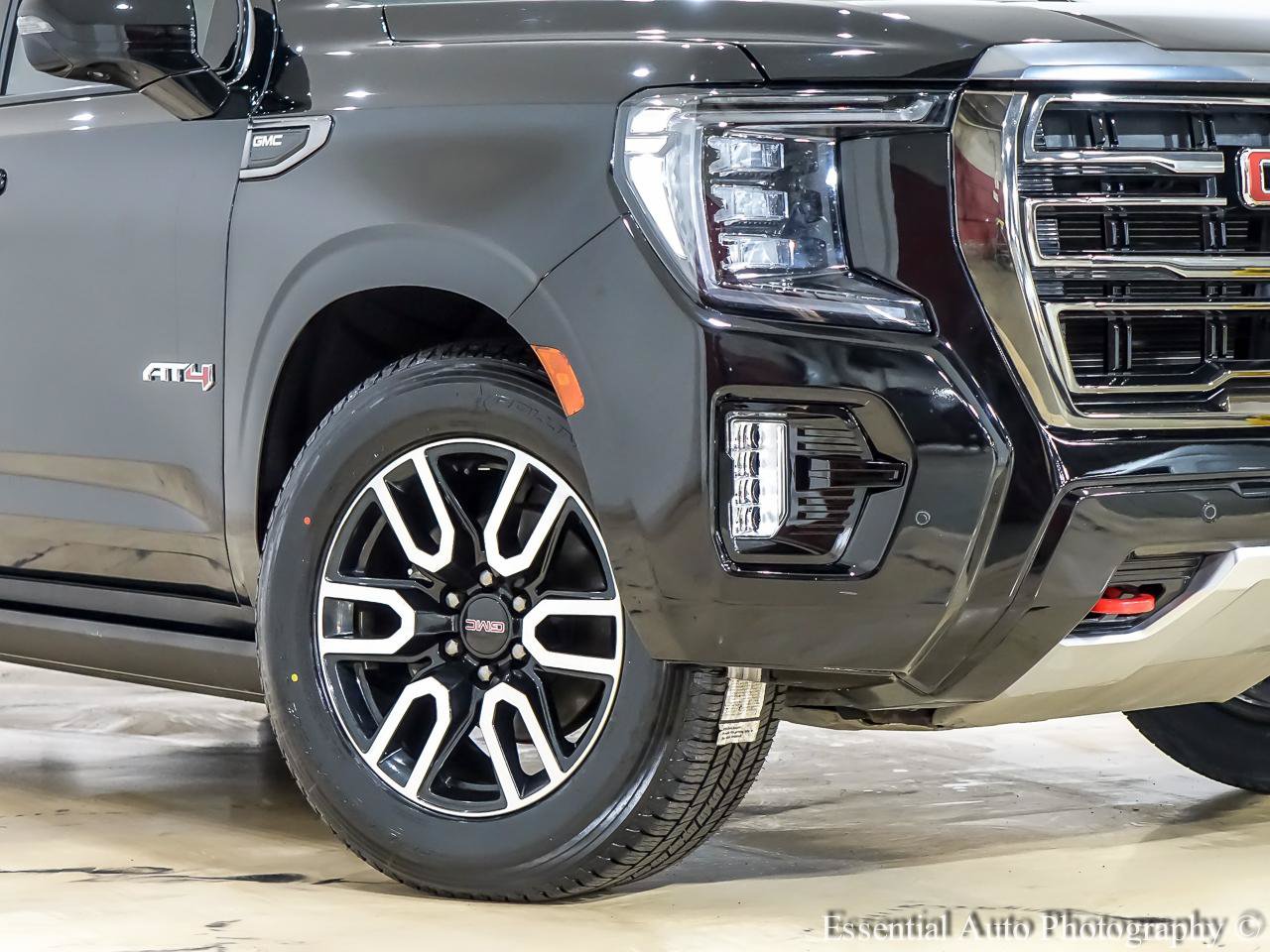 Used 2021 GMC Yukon XL AT4 w/ AT4 Premium Plus Package AWD/4WD image 3