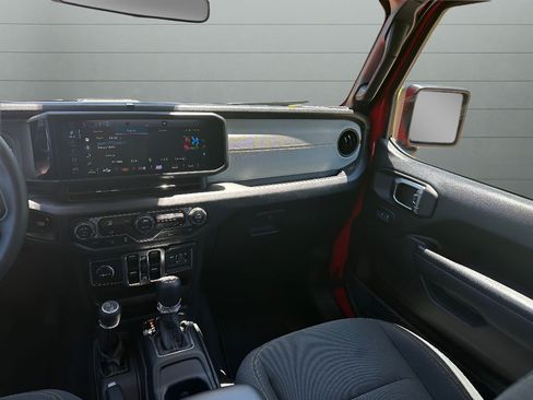 Used 2025 Jeep Wrangler Unlimited Sport AWD/4WD image 21