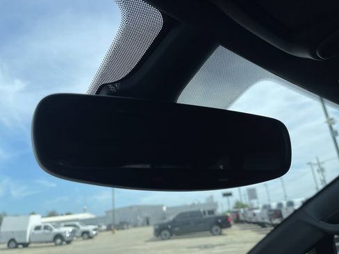 New 2025 Chrysler Pacifica Limited FWD image 32