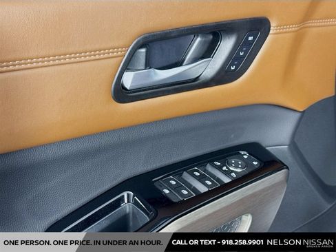 Certified 2025 Nissan Pathfinder Platinum w/ Cargo Package FWD image 18
