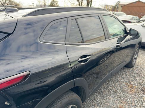 Used 2025 Chevrolet Trax LT w/ LT Convenience Package image 6