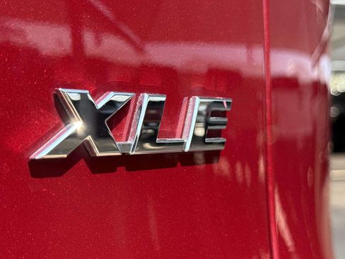 Used 2019 Toyota RAV4 XLE w/ Convenience Package FWD image 11