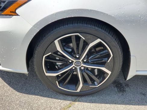 Certified 2024 Nissan Altima 2.5 SR w/ SR Premium Package FWD image 10