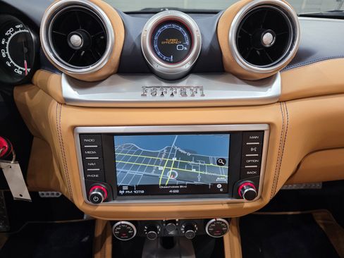 Used 2016 Ferrari California T image 15
