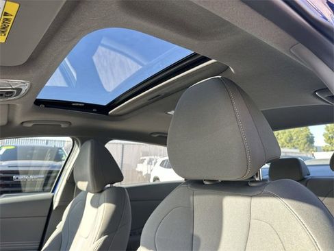 Used 2025 Hyundai Elantra SEL image 18