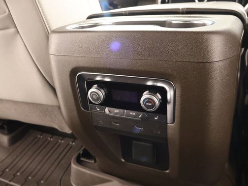 Used 2025 GMC Yukon Elevation w/ Elevation Premium Package AWD/4WD image 18