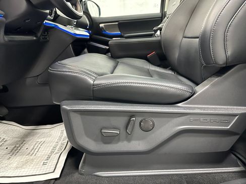 Used 2025 Ford Expedition Platinum AWD/4WD image 12