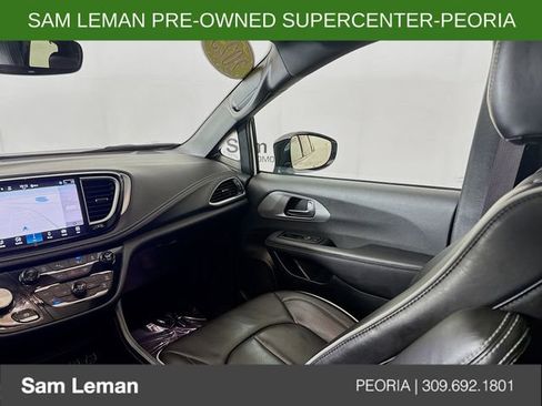 Used 2025 Chrysler Pacifica Limited FWD image 23
