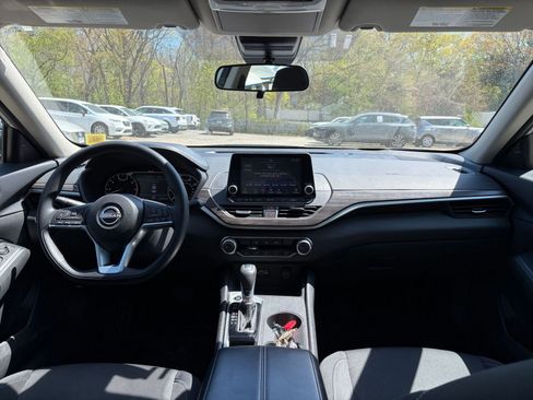 Used 2025 Nissan Altima 2.5 SV FWD image 33