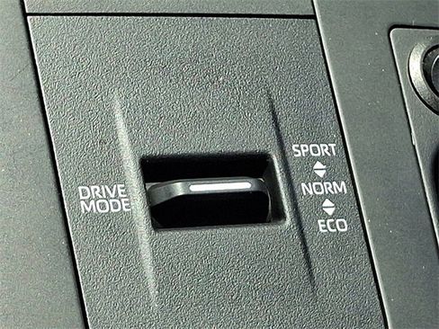 Used 2023 Toyota Highlander L image 25