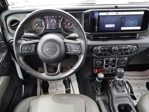 Used 2024 Jeep Gladiator Mojave AWD/4WD image 6