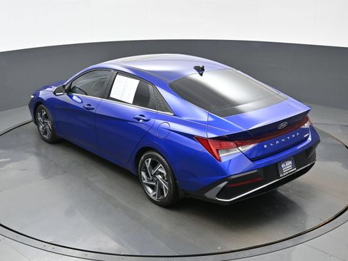 Certified 2025 Hyundai Elantra Limited FWD image 36