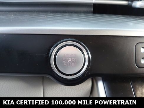 Used 2024 Kia Carnival LX image 16