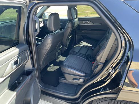 Used 2025 Ford Explorer ST-Line w/ ST-Line Street Pack image 24