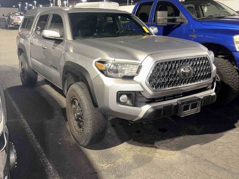 Used 2019 Toyota Tacoma TRD Off-Road image 4