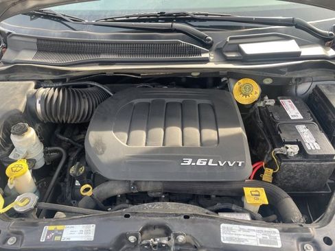 Used 2018 Dodge Grand Caravan SE image 27