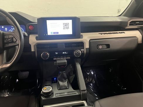 Used 2024 Toyota Tacoma TRD Off-Road image 18