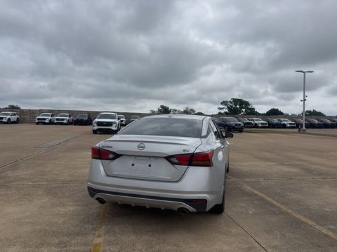 Certified 2024 Nissan Altima 2.5 SV w/ SV Premium Package FWD image 13