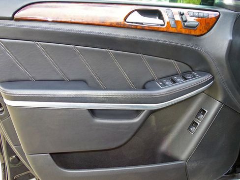 Used 2014 Mercedes-Benz GL 63 AMG 4MATIC image 11