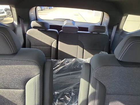 Used 2025 Chevrolet Traverse LT w/ Driver Confidence Package image 16