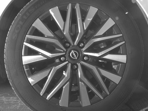 Used 2025 Nissan Altima 2.5 SV FWD image 13
