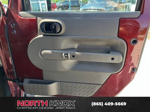 Used 2010 Jeep Wrangler Unlimited Sahara w/ Dual Top Group AWD/4WD image 26