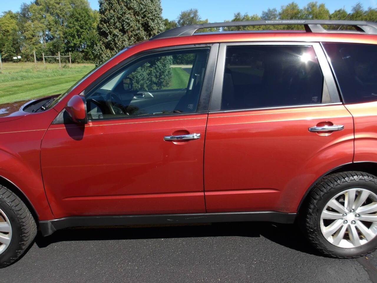 Used 2011 Subaru Forester 2.5X Limited AWD/4WD image 32