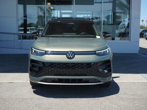 Used 2025 Volkswagen Tiguan SEL R-Line AWD/4WD image 3