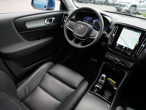 Used 2025 Volvo XC40 B5 Plus AWD/4WD image 9