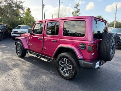 Used 2024 Jeep Wrangler Unlimited Sahara AWD/4WD image 4
