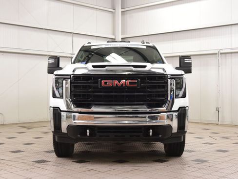 Used 2024 GMC Sierra 2500 Pro AWD/4WD image 2
