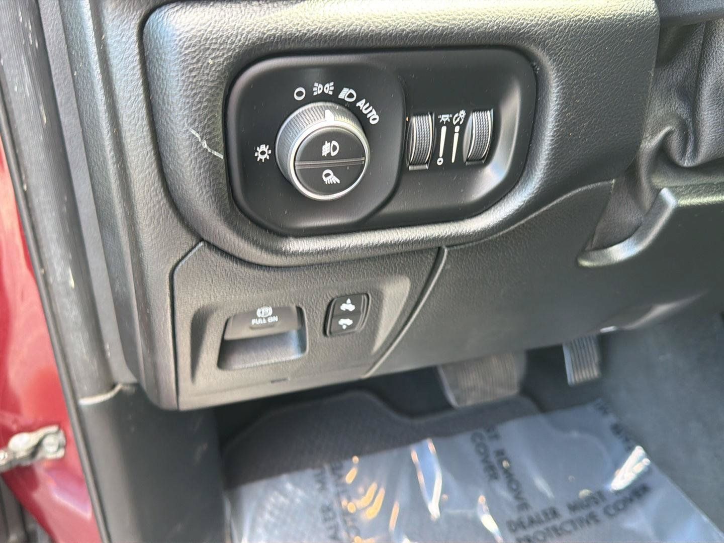 Used 2019 RAM 1500 Laramie w/ Sport Appearance Package AWD/4WD image 19