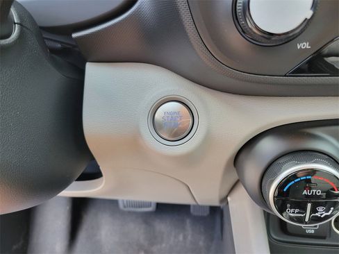 New 2025 Hyundai Venue SEL image 23