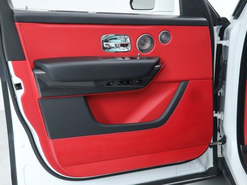 Used 2023 Rolls-Royce Cullinan Black Badge w/ Dark Exterior Package image 25