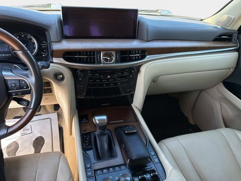 Used 2019 Lexus LX 570 4WD w/ Luxury Package image 21