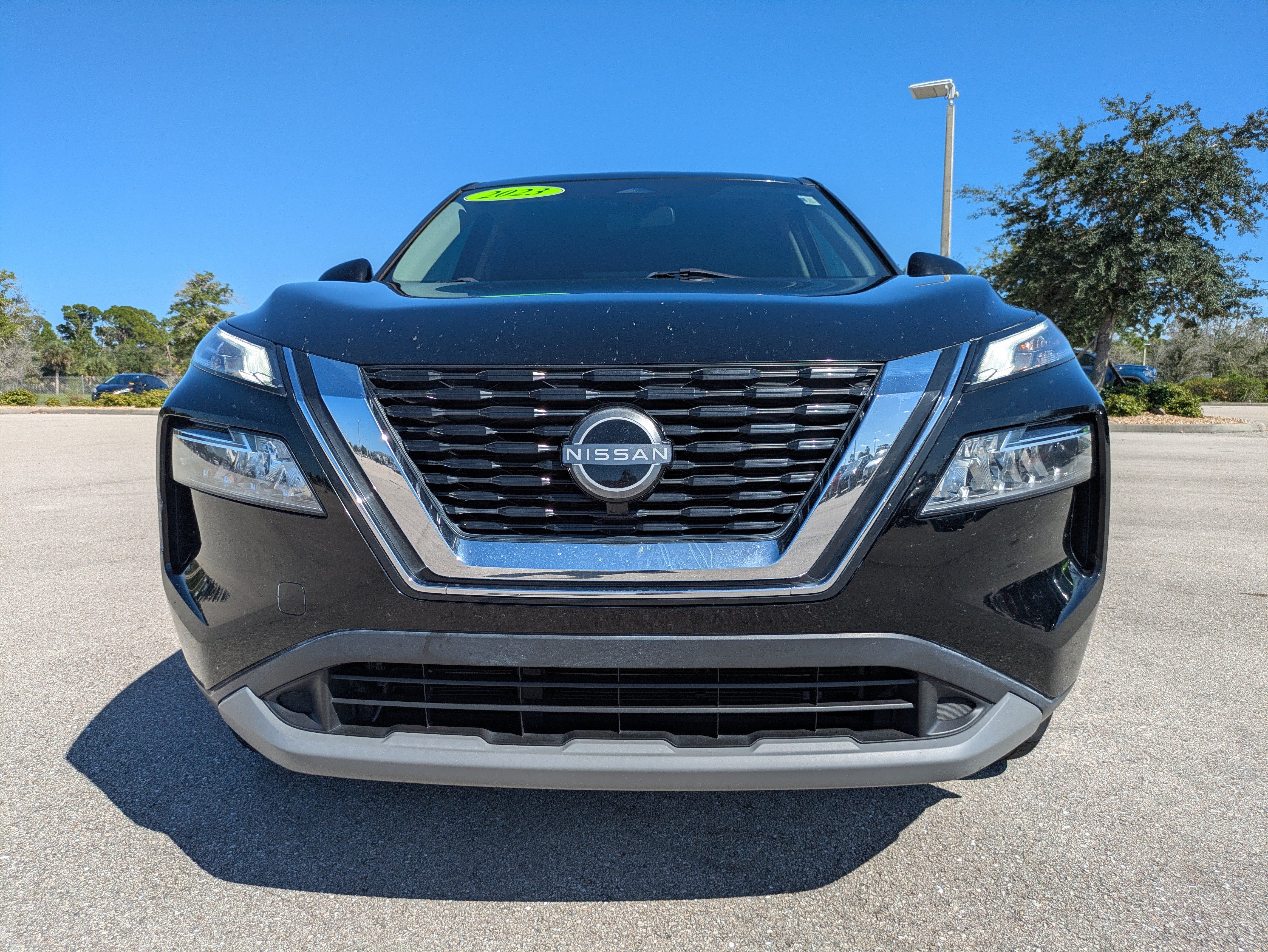 Used 2023 Nissan Rogue SV FWD image 9