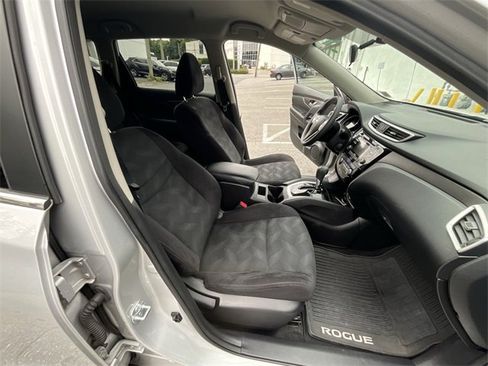 Used 2014 Nissan Rogue SV image 31