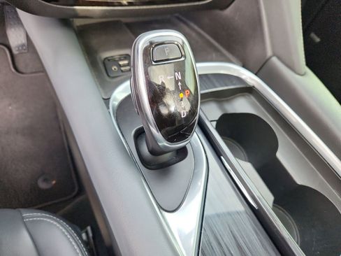 Used 2020 Buick Enclave Premium w/ Sun and Sites Package image 21