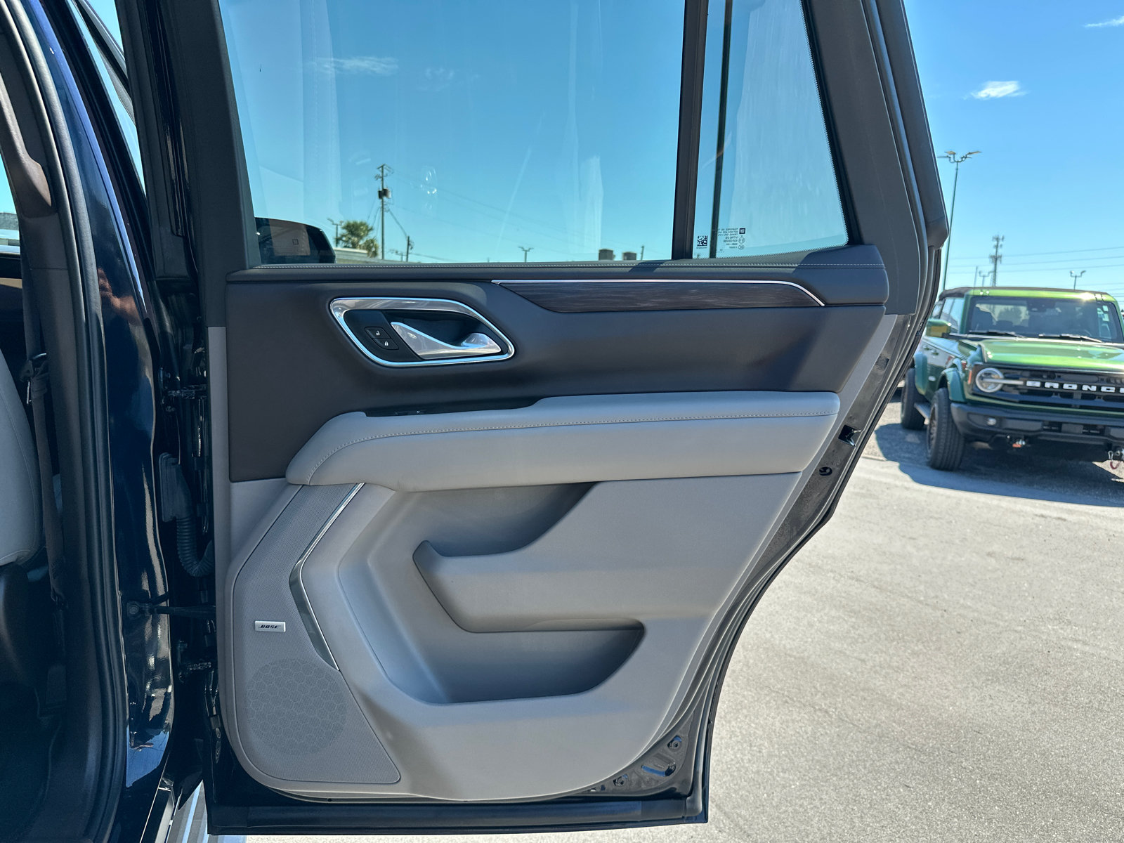 Used 2023 Chevrolet Tahoe LT w/ Luxury Package AWD/4WD image 19