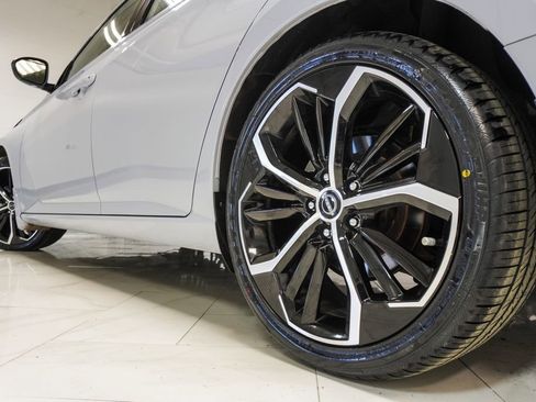 Used 2024 Nissan Altima 2.5 SR w/ SR Premium Package image 38