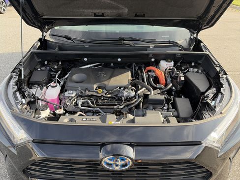 Used 2024 Toyota RAV4 XLE AWD/4WD image 36