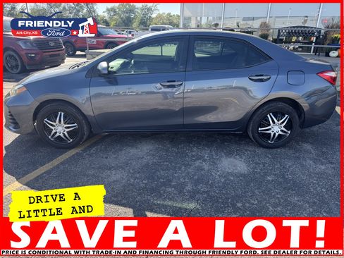 Used 2018 Toyota Corolla LE image 2