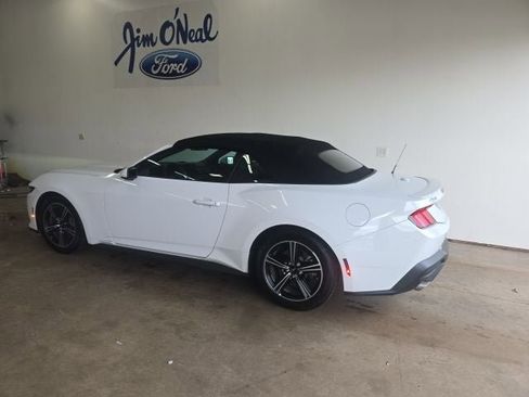 Used 2025 Ford Mustang Premium image 26