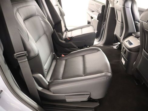 New 2026 Lincoln Navigator Premiere AWD/4WD image 16