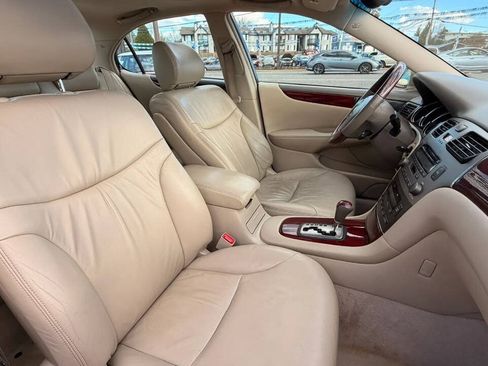 Used 2002 Lexus ES 330 w/ Premium Pkg FWD image 21
