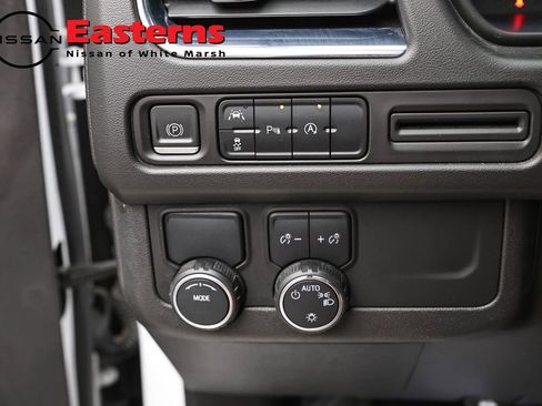 Used 2023 Chevrolet Suburban Premier RWD image 20