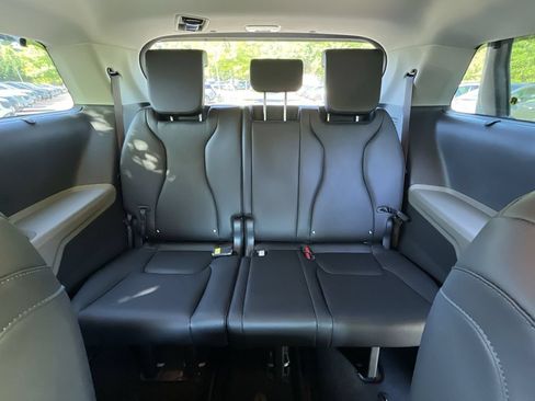 New 2026 Kia Carnival EX FWD image 41